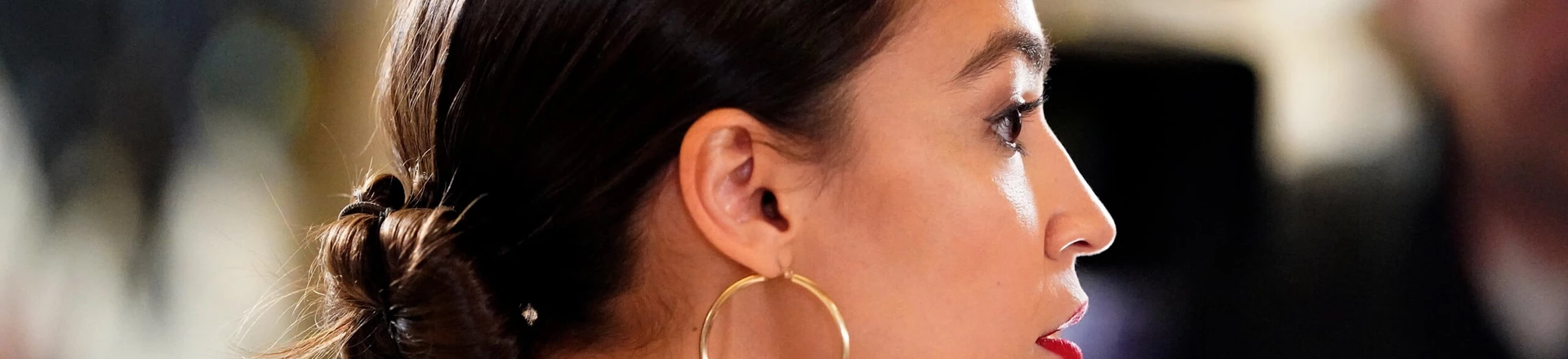 Deputada Alexandria Ocasio-Cortez chega para ouvir o presidente fazer seu discurso sobre o Estado da União em Capitol Hill, em Washington D.C., no dia 5 de fevereiro de 2019. Deputada Alexandria Ocasio-Cortez chega para ouvir o presidente fazer seu discurso sobre o Estado da União em Capitol Hill, em Washington D.C., no dia 5 de fevereiro de 2019.