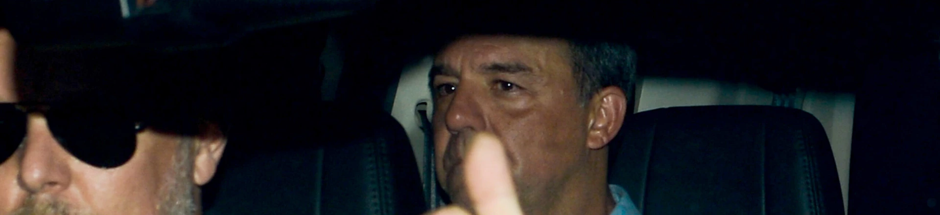 Rio de Janeiro - O ex-governador do Rio de Janeiro Sérgio Cabral é levado preso na operação Lava Jato em viatura da Polícia Federal na sede na Praça Mauá (Fernando Frazão/Agência Brasil) Rio de Janeiro - O ex-governador do Rio de Janeiro Sérgio Cabral é levado preso na operação Lava Jato em viatura da Polícia Federal na sede na Praça Mauá (Fernando Frazão/Agência Brasil)