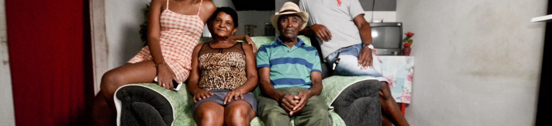 O ex-apontador na Odebrecht, Eronildo Diniz, na ponta direita, com os pais e a irmã mais nova. O ex-apontador na Odebrecht, Eronildo Diniz, na ponta direita, com os pais e a irmã mais nova.