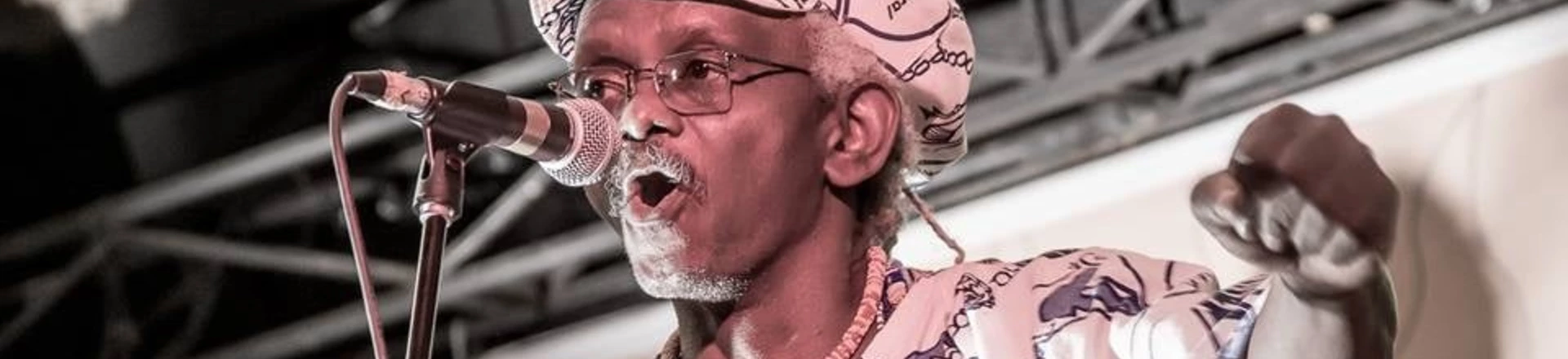 Mestre de capoeira, conhecido por Moa do Katendê, foi vítima da intolerância política que marcou o essas eleições. Mestre de capoeira, conhecido por Moa do Katendê, foi vítima da intolerância política que marcou o essas eleições.