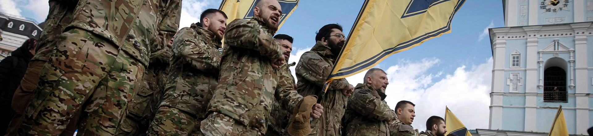 Veteranos ucranianos do batalhão voluntário Azov participam de um comício em Kyiv, Ucrânia, em 14 de março de 2020. Veteranos ucranianos do batalhão voluntário Azov participam de um comício em Kyiv, Ucrânia, em 14 de março de 2020.