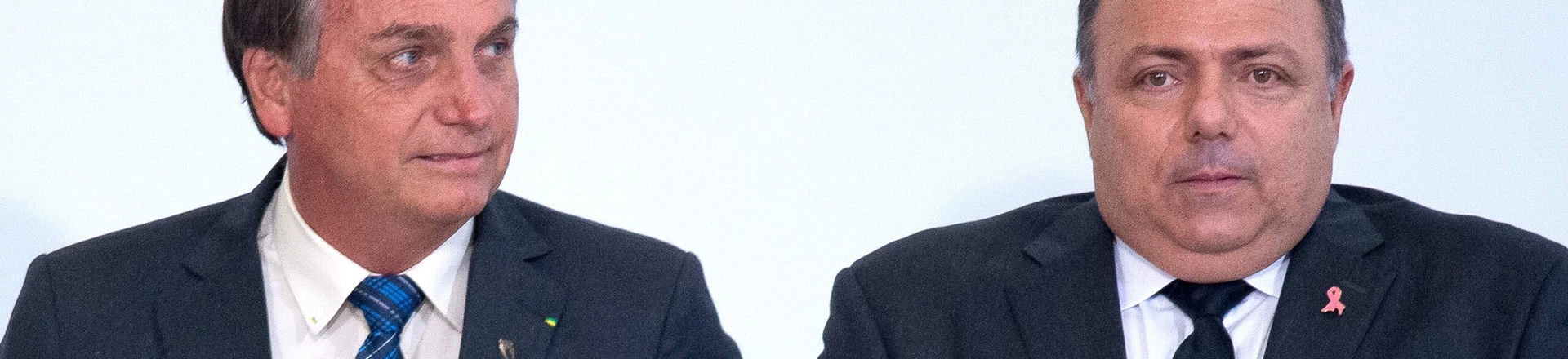 BRASILIA, BRAZIL - OCTOBER 14: Jair Bolsonaro, President of Brazil, and Health Minister, Eduardo Pazuello during the launching of Programa Genomas Brazil amidst the coronavirus (COVID-19) pandemic at the Planalto Palace on Octuber 14, 2020 in Brasilia. Brazil has over 5.140,000 confirmed positive cases of Coronavirus and has over 151,747 deaths. (Photo by Andressa Anholete/Getty Images) BRASILIA, BRAZIL - OCTOBER 14: Jair Bolsonaro, President of Brazil, and Health Minister, Eduardo Pazuello during the launching of Programa Genomas Brazil amidst the coronavirus (COVID-19) pandemic at the Planalto Palace on Octuber 14, 2020 in Brasilia. Brazil has over 5.140,000 confirmed positive cases of Coronavirus and has over 151,747 deaths. (Photo by Andressa Anholete/Getty Images)