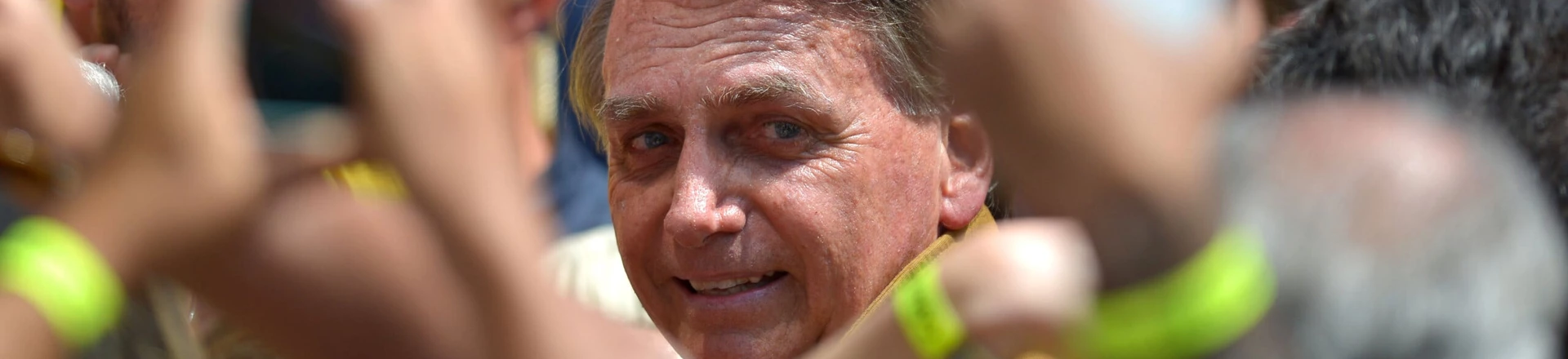 President of Brazil and presidential candidate Jair Bolsonaro greets supporters during a rally to close the penultimate week of campaign ahead of October 02 elections at Praca do Santuario on September 23, 2022 in Divinopolis, Brazil. On Friday 26, Bolsonaro leads rallies in two cities of Minas Gerais, a key district to counteract Lula's votes. President of Brazil and presidential candidate Jair Bolsonaro greets supporters during a rally to close the penultimate week of campaign ahead of October 02 elections at Praca do Santuario on September 23, 2022 in Divinopolis, Brazil. On Friday 26, Bolsonaro leads rallies in two cities of Minas Gerais, a key district to counteract Lula's votes.