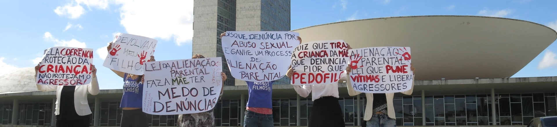 23 mães acusaram homens de abusos contra seus filhos, mas foram enquadradas na lei do Alienamento Parental e hoje estão afastadas das crianças. 23 mães acusaram homens de abusos contra seus filhos, mas foram enquadradas na lei do Alienamento Parental e hoje estão afastadas das crianças.