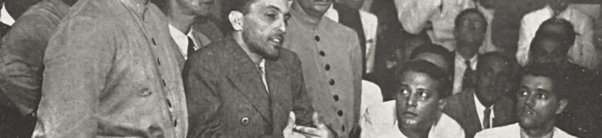 O líder comunista Luiz Carlos Prestes, ao centro, em julgamento pelo Tribunal de Segurança, 1937. O líder comunista Luiz Carlos Prestes, ao centro, em julgamento pelo Tribunal de Segurança, 1937.