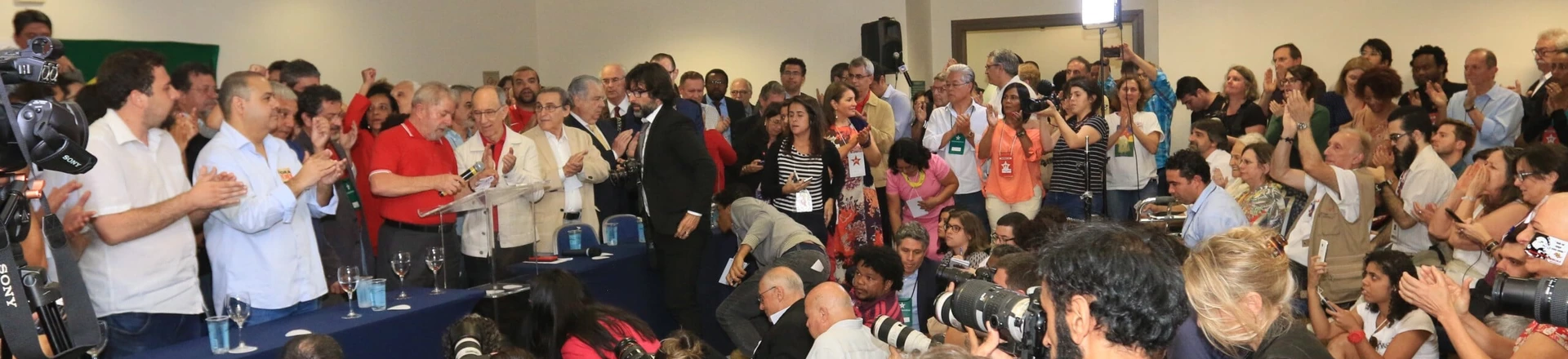 Lula destaca em coletiva que, na denúncia do MPF, faltamprovas_sobraconvicção.ppt Lula destaca em coletiva que, na denúncia do MPF, faltamprovas_sobraconvicção.ppt