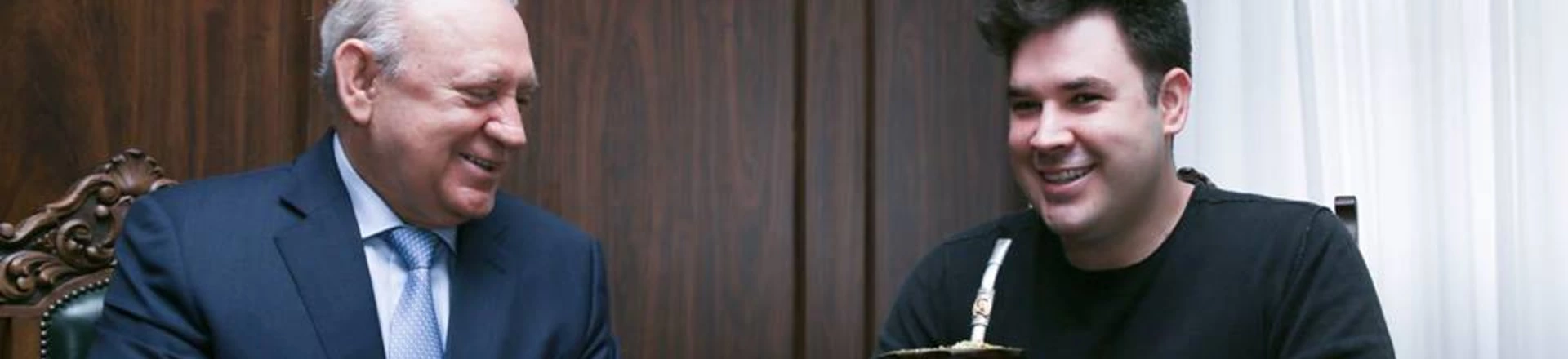 Filho do presidente do PSDB do Paraná tem carreira meteórica como "rei do lixo" Filho do presidente do PSDB do Paraná tem carreira meteórica como "rei do lixo"