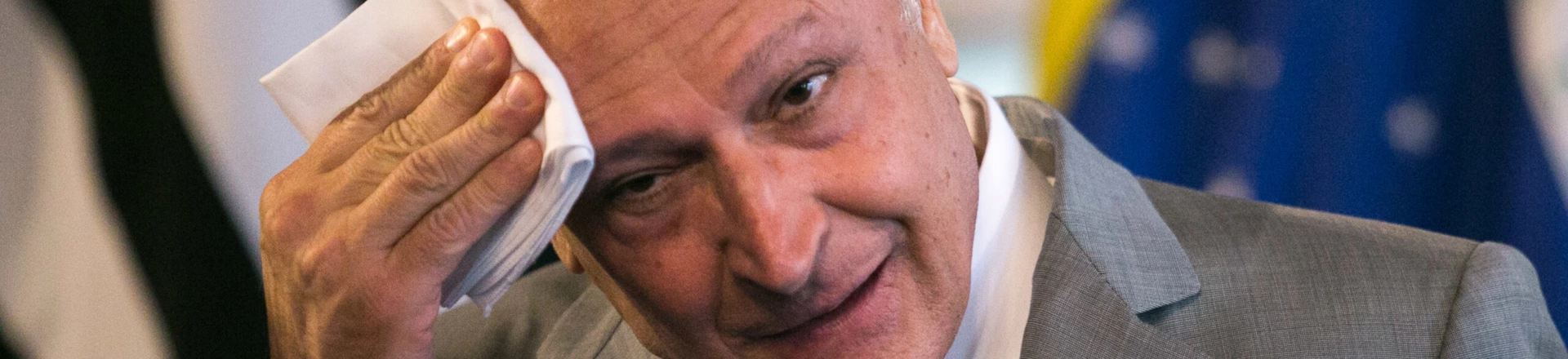 SÃO PAULO, SP - 16.11.2017: GOVERNO AUTORIZA OBRAS EM NOVA ESTAÇÃO - Governador Geraldo Alckmin (PSDB) autorizou nesta quinta-feira (16), no Palácio dos Bandeirantes, zona sul da capital, a contratação das obras de implantação da Nova Estação Francisco Morato da linha 7 Rubi. O consórcio vencedor solicitou um valor de 114,9 Mi, com inicio neste ano e prazo de 36 meses. A nova estação terá 6000 metros quadrados de área construída, três plataformas de embarque e desembarque, cinco escadas rolantes, três elevadores e todos os itens de acessibilidade para pessoas com deficiência. Essa é a maior linha da CPTM com 60,5 km que vai Luz a Estação Jundiaí. (Foto: Tom Vieira Freitas /Fotoarena/Folhapress) ORG XMIT: 1429081 SÃO PAULO, SP - 16.11.2017: GOVERNO AUTORIZA OBRAS EM NOVA ESTAÇÃO - Governador Geraldo Alckmin (PSDB) autorizou nesta quinta-feira (16), no Palácio dos Bandeirantes, zona sul da capital, a contratação das obras de implantação da Nova Estação Francisco Morato da linha 7 Rubi. O consórcio vencedor solicitou um valor de 114,9 Mi, com inicio neste ano e prazo de 36 meses. A nova estação terá 6000 metros quadrados de área construída, três plataformas de embarque e desembarque, cinco escadas rolantes, três elevadores e todos os itens de acessibilidade para pessoas com deficiência. Essa é a maior linha da CPTM com 60,5 km que vai Luz a Estação Jundiaí. (Foto: Tom Vieira Freitas /Fotoarena/Folhapress) ORG XMIT: 1429081