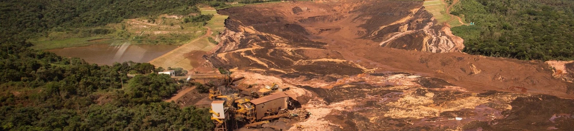 BRUMADINHO, MG, 25.01.2019: BARRAGEM-MG - Uma barragem da mineradora Vale rompeu a manh?£ desta sexta-feira (25) em Brumadinho, cidade da Grande Belo Horizonte. Rompimento foi na altura do km 50 da rodovia MG-040. N?£o h?° informa?ß?µes sobre feridos. (Foto: Moises Silva/O Tempo/Folhapress) BRUMADINHO, MG, 25.01.2019: BARRAGEM-MG - Uma barragem da mineradora Vale rompeu a manh?£ desta sexta-feira (25) em Brumadinho, cidade da Grande Belo Horizonte. Rompimento foi na altura do km 50 da rodovia MG-040. N?£o h?° informa?ß?µes sobre feridos. (Foto: Moises Silva/O Tempo/Folhapress)