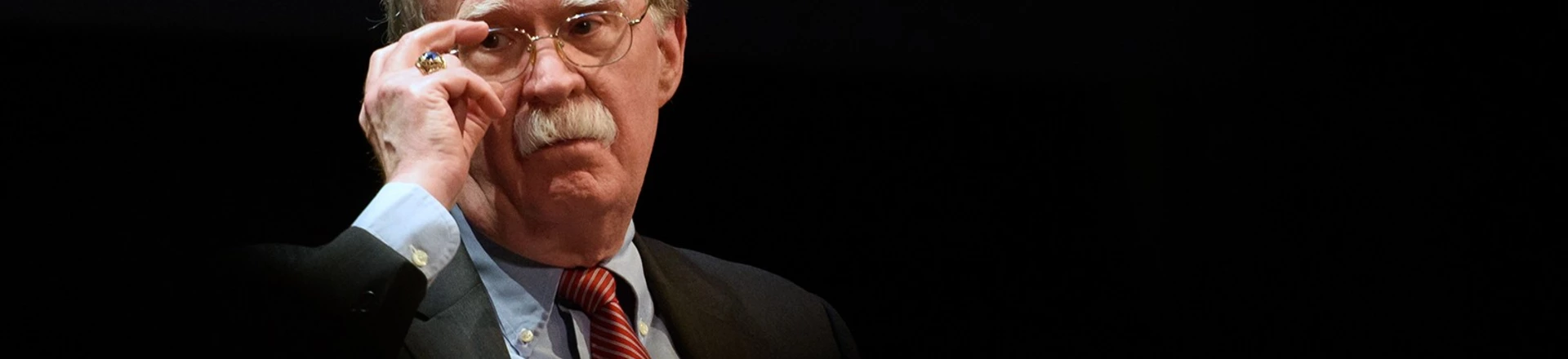 O ex-consultor de segurança nacional, John Bolton, é fotografado em um fórum moderado por Peter Feaver, o diretor do programa American Grand Strategy, da Universidade Duke, em 17 de fevereiro de 2020, em Durham, na Carolina do Norte. O ex-consultor de segurança nacional, John Bolton, é fotografado em um fórum moderado por Peter Feaver, o diretor do programa American Grand Strategy, da Universidade Duke, em 17 de fevereiro de 2020, em Durham, na Carolina do Norte.
