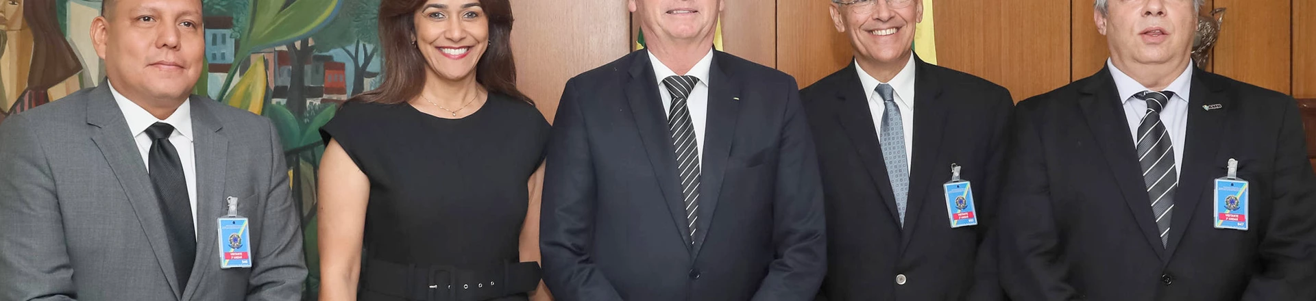 Ao lado de Jair Bolsonaro, o presidente do Conselho Federal de Medicina, Mauro Ribeiro (terceiro da esquerda para direita), durante audiência, em Brasília. Ao lado de Jair Bolsonaro, o presidente do Conselho Federal de Medicina, Mauro Ribeiro (terceiro da esquerda para direita), durante audiência, em Brasília.