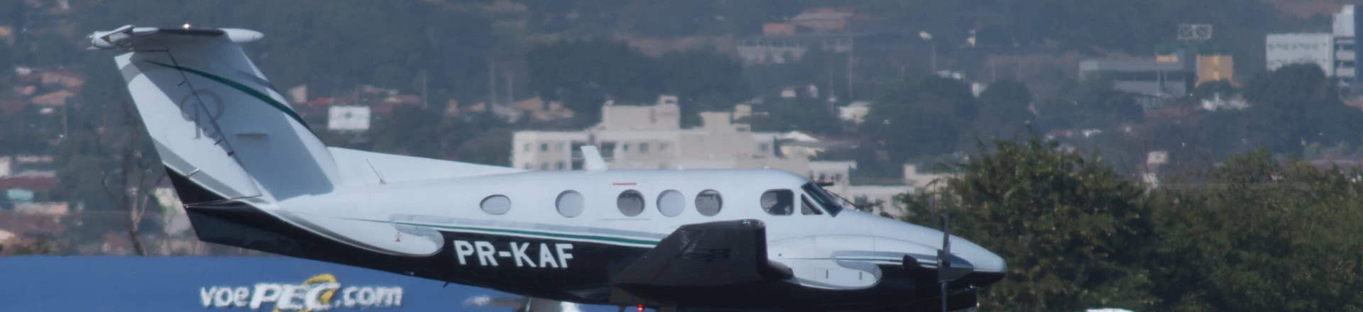 Avião da empresa Globo Aviação pousa no aeroporto em Goiânia. Avião da empresa Globo Aviação pousa no aeroporto em Goiânia.