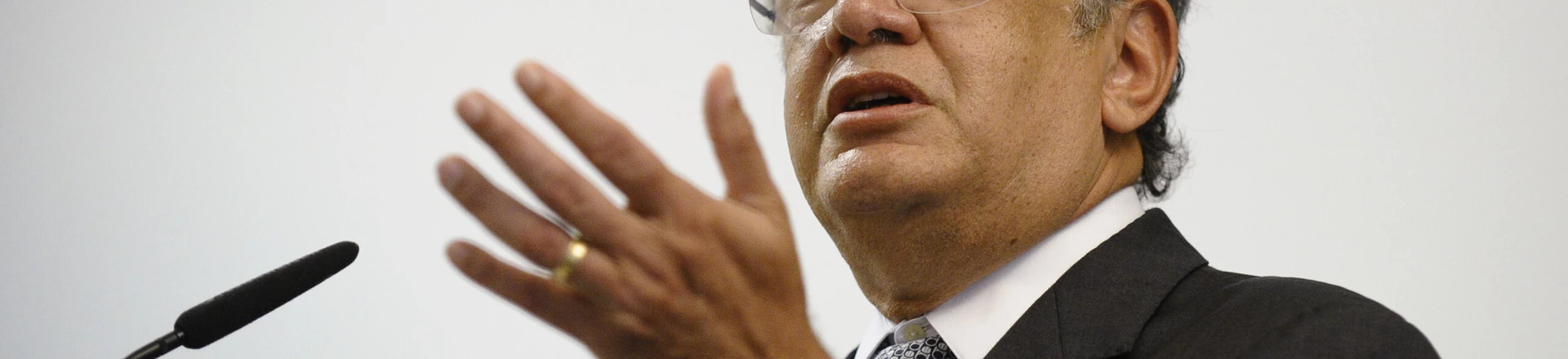 O Instituto Legislativo Brasileiro (ILB) promove aula inaugural para marcar o início do ano letivo dos cursos de pós-graduação lato sensu, com palestra do ministro do Supremo Tribunal Federal Gilmar Mendes sobre o tema “Reforma política: novos rumos da democracia brasileira”. Foto: Edilson Rodrigues/Agência Senado O Instituto Legislativo Brasileiro (ILB) promove aula inaugural para marcar o início do ano letivo dos cursos de pós-graduação lato sensu, com palestra do ministro do Supremo Tribunal Federal Gilmar Mendes sobre o tema “Reforma política: novos rumos da democracia brasileira”. Foto: Edilson Rodrigues/Agência Senado