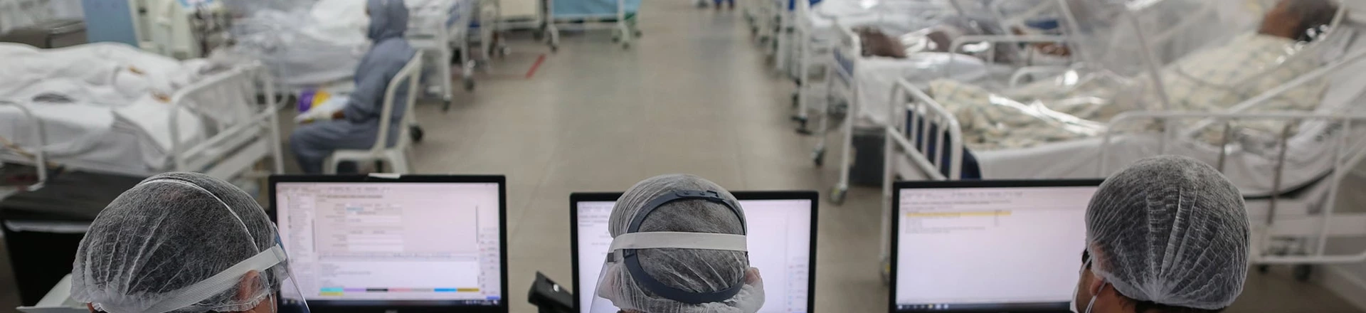 Mais contagiosa, a nova onda provocada pela variante P1 deve levar a platô de 50 mi infecções por dia. Mais contagiosa, a nova onda provocada pela variante P1 deve levar a platô de 50 mi infecções por dia.