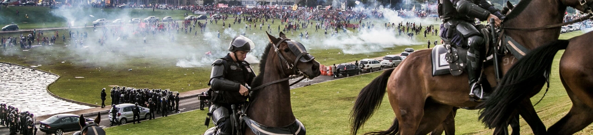 Qual a sua opinião sobre a política brasileira? Qual a sua opinião sobre a política brasileira?
