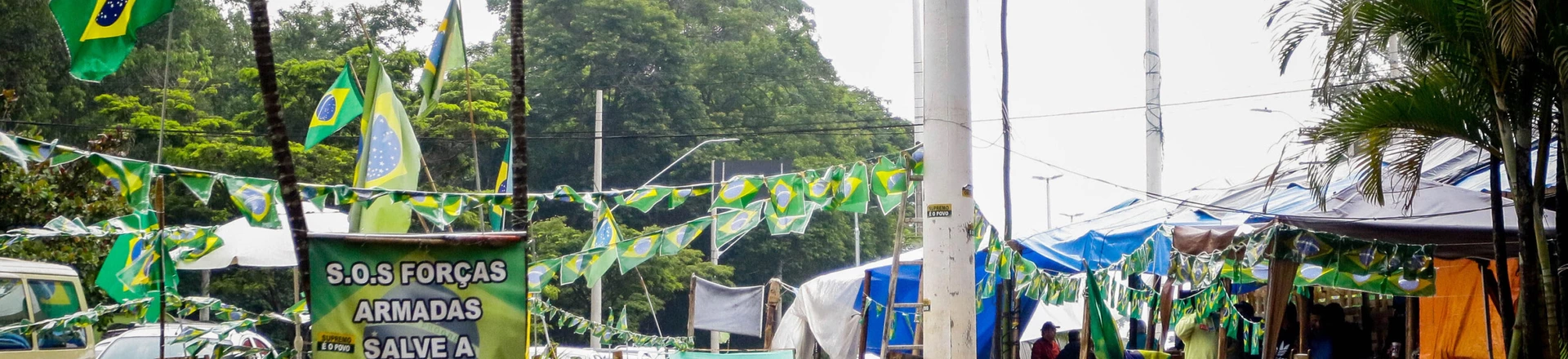 BARUERI, SP - 09.01.2023: MORAES DETERMINA DESOCUPAÇÃO EM QGS - O ministro do Supremo Tribunal Federal (STF), Alexandre de Moraes determinou o desmonte dos acampamentos dos manifestantes anti-democráticos em todo território nacional em 24 horas. Na foto, acampamento de bolsonaristas radicais em frente ao Arsenal de Guerra em Barueri na Grande São Paulo nesta segunda-feira (9). (Foto: Aloisio Mauricio /Fotoarena/Folhapress) ORG XMIT: 2317774 BARUERI, SP - 09.01.2023: MORAES DETERMINA DESOCUPAÇÃO EM QGS - O ministro do Supremo Tribunal Federal (STF), Alexandre de Moraes determinou o desmonte dos acampamentos dos manifestantes anti-democráticos em todo território nacional em 24 horas. Na foto, acampamento de bolsonaristas radicais em frente ao Arsenal de Guerra em Barueri na Grande São Paulo nesta segunda-feira (9). (Foto: Aloisio Mauricio /Fotoarena/Folhapress) ORG XMIT: 2317774