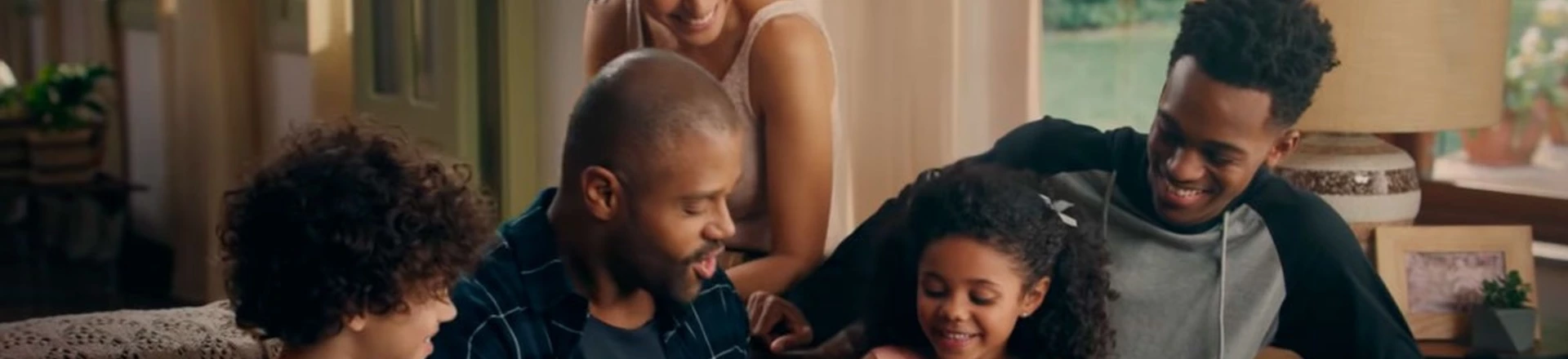 No país onde negros são minoria nas telas, anúncio d’O Boticário faz explodir racismo nas redes No país onde negros são minoria nas telas, anúncio d’O Boticário faz explodir racismo nas redes