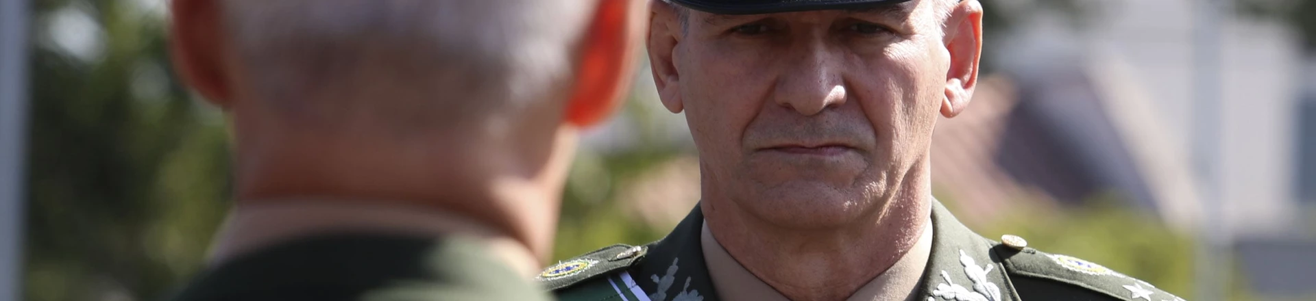 Único militar a comandar um ministério do governo Lula, o atual ministro do GSI, o general Marcos Antônio Amaro, nunca escondeu a sua visão militarizada da inteligência de estado. Único militar a comandar um ministério do governo Lula, o atual ministro do GSI, o general Marcos Antônio Amaro, nunca escondeu a sua visão militarizada da inteligência de estado.