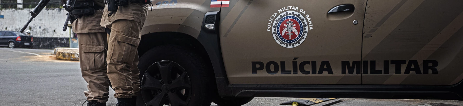 Policiais militares são investigados por torturar indígenas e favorecer fazendeiros na Bahia. Policiais militares são investigados por torturar indígenas e favorecer fazendeiros na Bahia.