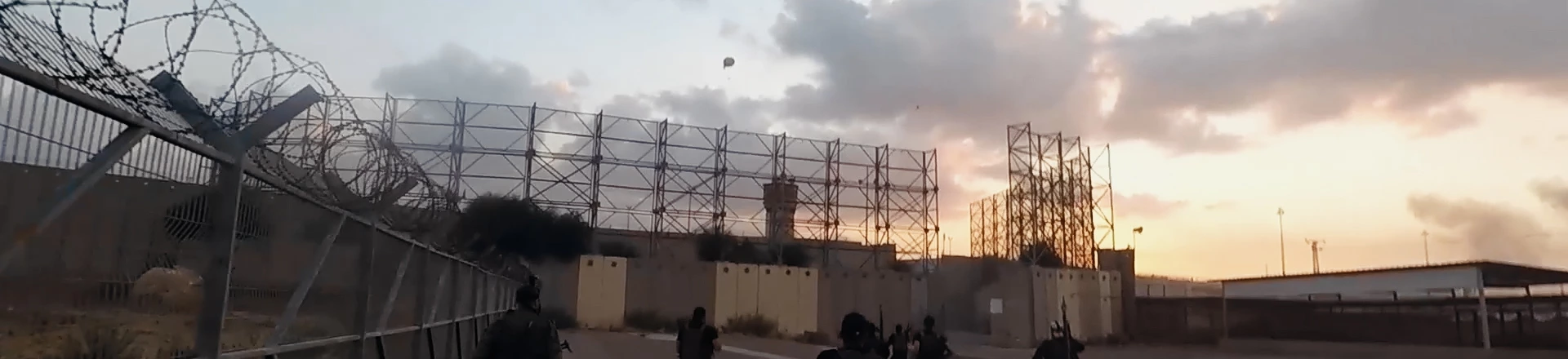 Alegações das Forças de Defesa de Israel de que seus agentes encontraram 8 bebês queimados em uma casa num kibutz eram falsas. Alegações das Forças de Defesa de Israel de que seus agentes encontraram 8 bebês queimados em uma casa num kibutz eram falsas.