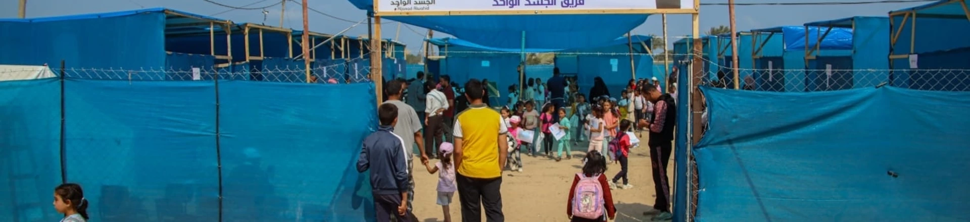 Os moradores de Rafah estão sendo empurrados mais uma vez para o jogo distópico de tentar compreender os mapas criados pelos israelenses, que marcam para qual área delimitada eles precisam se locomover para evitarem a morte certa. Os moradores de Rafah estão sendo empurrados mais uma vez para o jogo distópico de tentar compreender os mapas criados pelos israelenses, que marcam para qual área delimitada eles precisam se locomover para evitarem a morte certa.