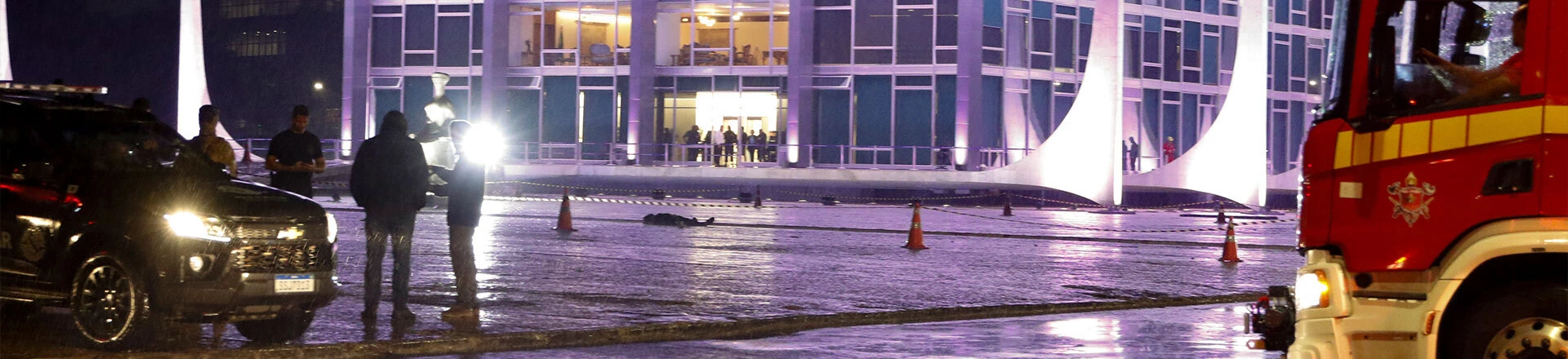 Atentado a bomba ocorreu no dia 13 de novembro na Praça dos Três Poderes, em Brasília (Foto: Bruno Peres/Agência Brasil) Atentado a bomba ocorreu no dia 13 de novembro na Praça dos Três Poderes, em Brasília (Foto: Bruno Peres/Agência Brasil)