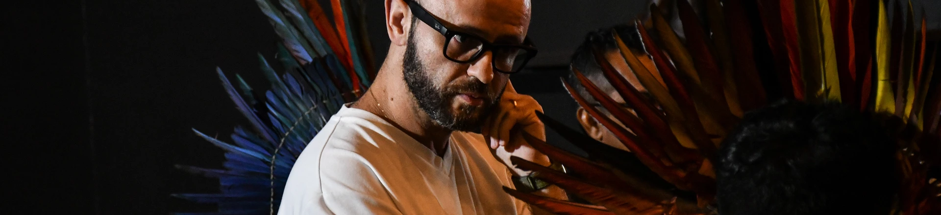 Secretário de Educação do Pará, Rossieli Soares, conversa com indígenas durante ocupação em Belém (Foto: João Paulo Guimarães) Secretário de Educação do Pará, Rossieli Soares, conversa com indígenas durante ocupação em Belém (Foto: João Paulo Guimarães)