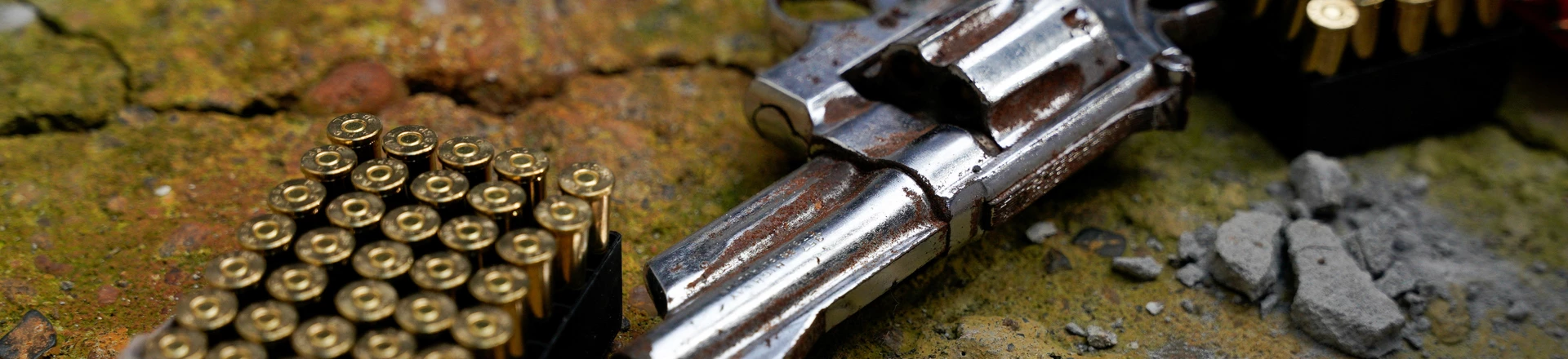 O processo normaliza a violência e cria nichos de consumo, especialmente no entretenimento e na cultura visual, onde assassinatos, sequestros, estupros e outras atrocidades são promovidos como mensagens centrais. O processo normaliza a violência e cria nichos de consumo, especialmente no entretenimento e na cultura visual, onde assassinatos, sequestros, estupros e outras atrocidades são promovidos como mensagens centrais.