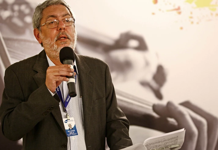 Desmonte da comunicação pública promove propaganda do governo Desmonte da comunicação pública promove propaganda do governo