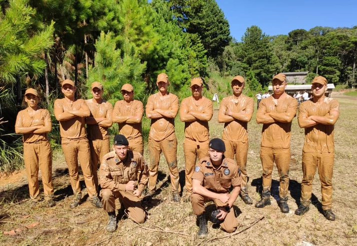 PM esconde surto de covid-19 em academia militar e mantém alunos aglomerados no Paraná