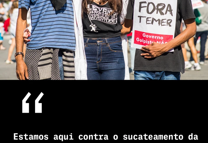 Milhares se reúnem em Copacabana em protesto contra governo Temer e Jogos Olímpicos Milhares se reúnem em Copacabana em protesto contra governo Temer e Jogos Olímpicos